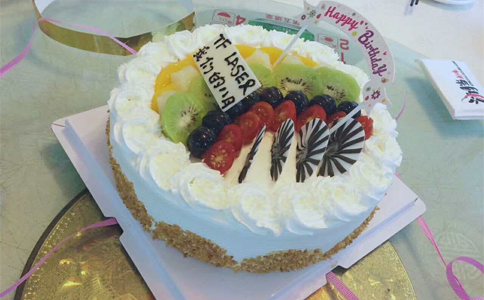 环球(中国)官方网站-登录入口激光八月员工生日会蛋糕