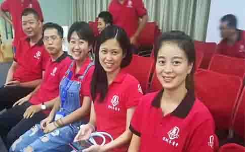 环球(中国)官方网站-登录入口激光家人合影