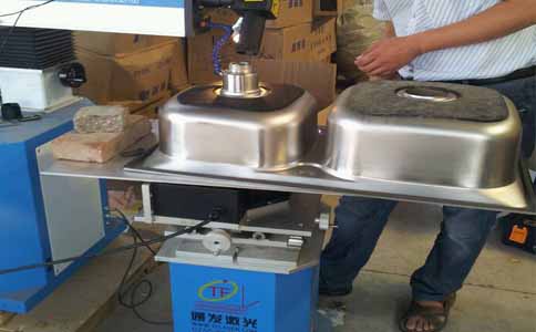 环球(中国)官方网站-登录入口激光客户使用设备现场