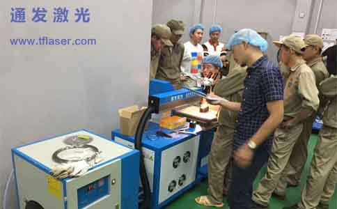 环球(中国)官方网站-登录入口激光为客户调试激光设备