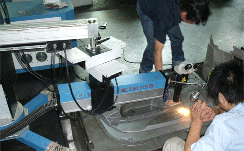 环球(中国)官方网站-登录入口激光焊接机工作现场