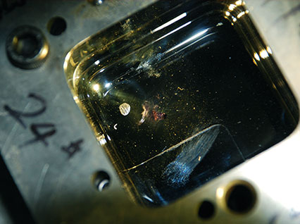 <a href='/product/3.htm' class='text_a'>模具激光焊机</a>修复镜面模具效果